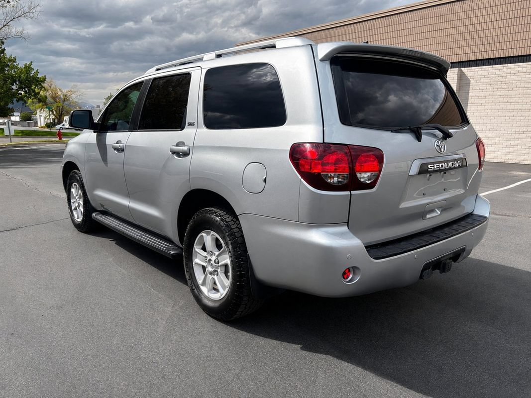 Used 2020 Toyota Sequoia SR5 AWD/4WD image 3