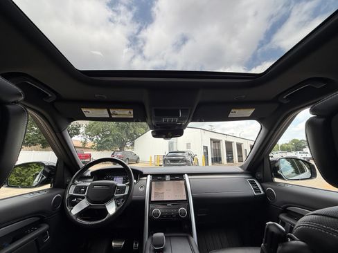 Used 2024 Land Rover Discovery Dynamic SE AWD/4WD image 27