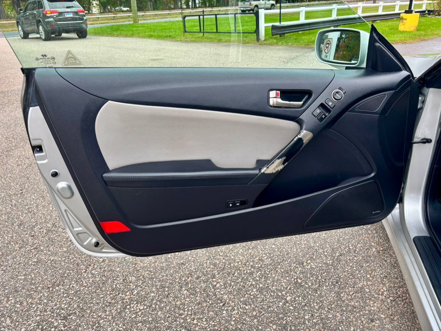Used 2013 Hyundai Genesis 2.0T RWD image 9