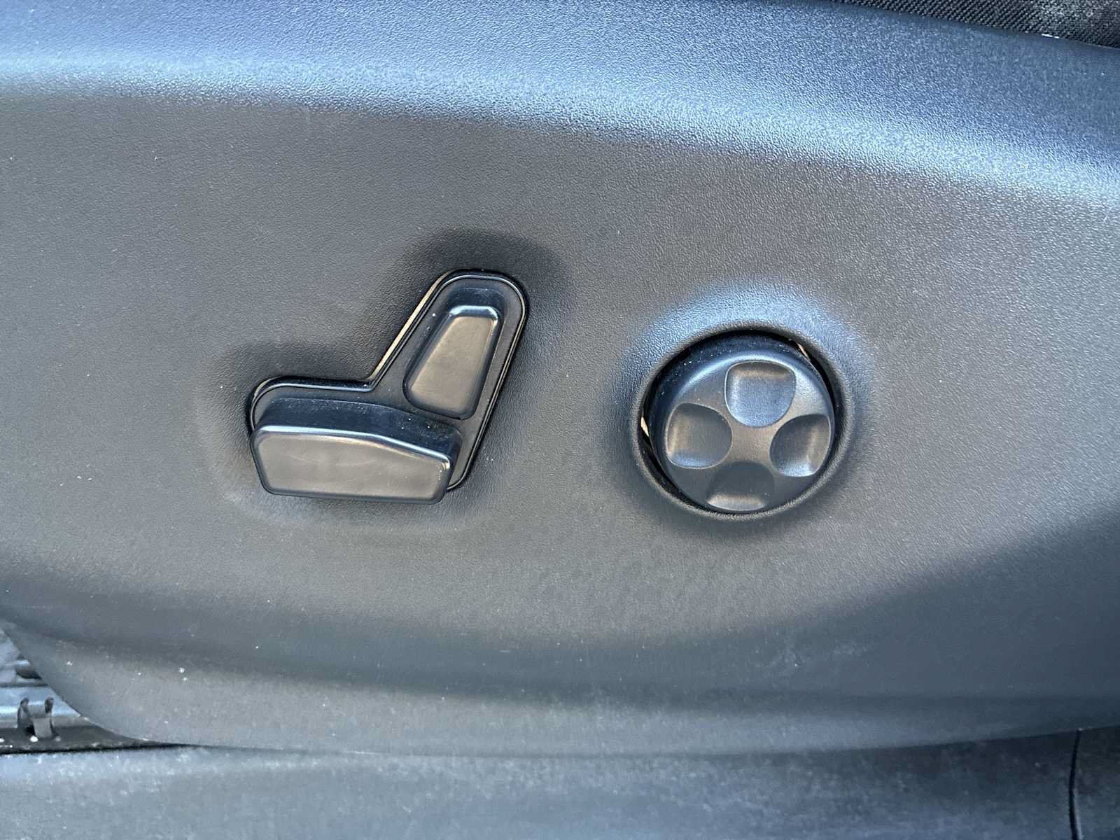 Used 2023 Chrysler Pacifica Touring-L FWD image 14