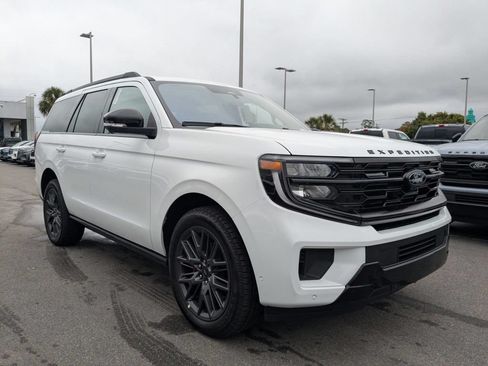 Used 2025 Ford Expedition Platinum w/ Stealth Performance Package AWD/4WD image 2