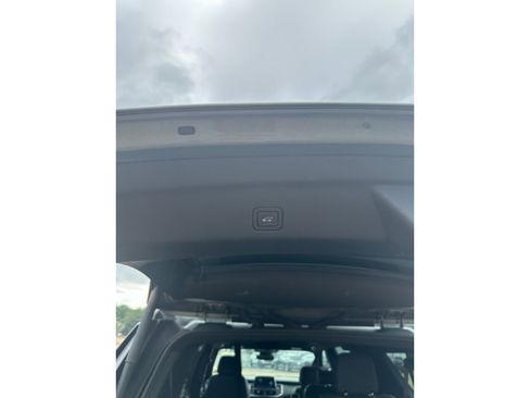 Used 2023 Chevrolet Suburban Premier image 27