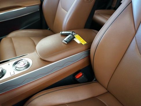 Used 2022 Genesis GV70 2.5T w/ Advanced Package image 31