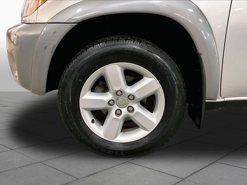 Used 2005 Toyota RAV4 4WD image 10