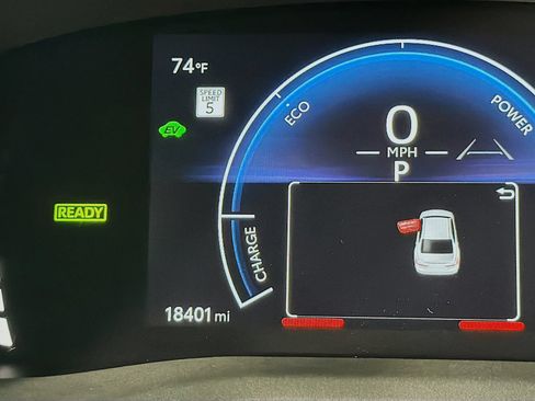 Used 2025 Toyota Camry SE w/ Convenience Package FWD image 12