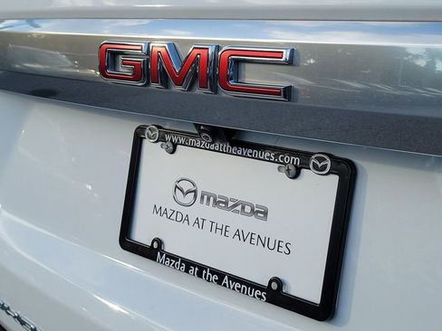 Used 2024 GMC Yukon XL Denali RWD image 11