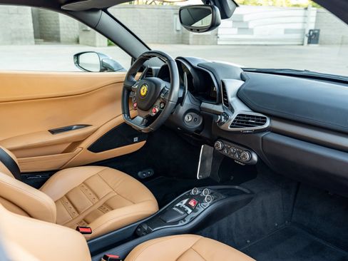 Used 2011 Ferrari 458 Italia Coupe RWD image 19