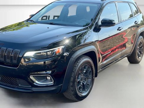 Used 2022 Jeep Cherokee Latitude AWD/4WD image 3