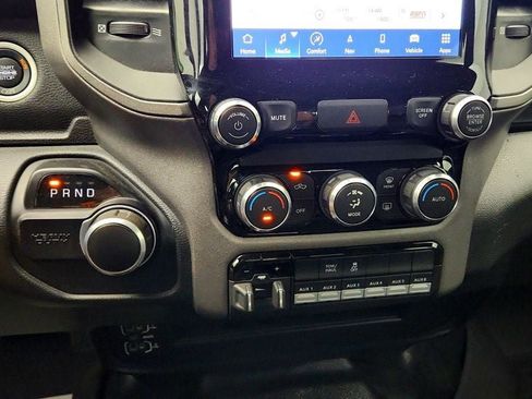 Used 2022 RAM 2500 Tradesman w/ Chrome Appearance Group AWD/4WD image 17