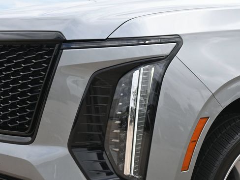 Certified 2025 Cadillac Escalade Sport Platinum w/ LPO, Floor Liner Package AWD/4WD image 28