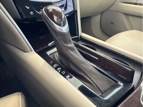 Used 2013 Cadillac XTS Premium image 22