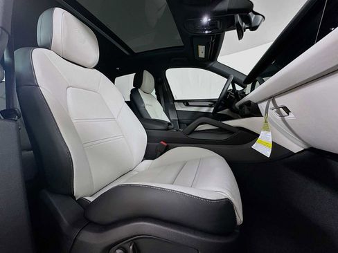 New 2026 Porsche Cayenne image 29