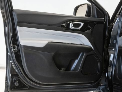 Certified 2025 Jeep Compass Limited AWD/4WD image 8