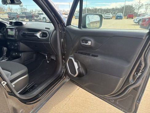 Used 2021 Jeep Renegade Latitude image 22