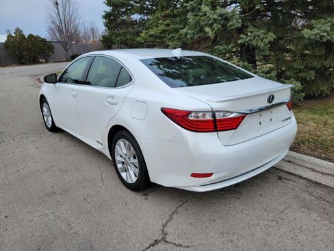 Used 2015 Lexus ES 300h w/ Navigation System Package image 11