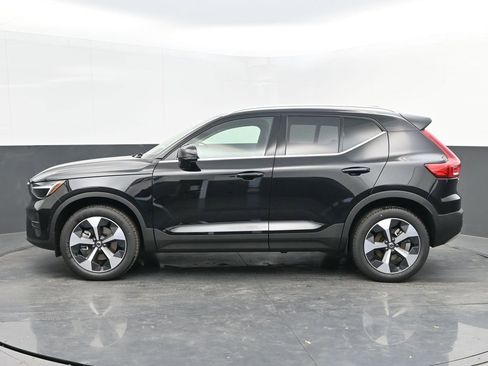 New 2025 Volvo XC40 B5 Core w/ Protection Package Premier image 4