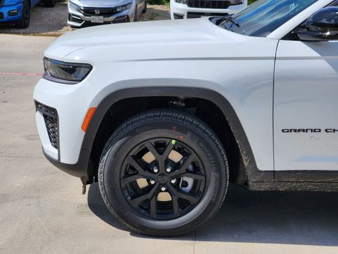 New 2026 Jeep Grand Cherokee Altitude AWD/4WD image 10