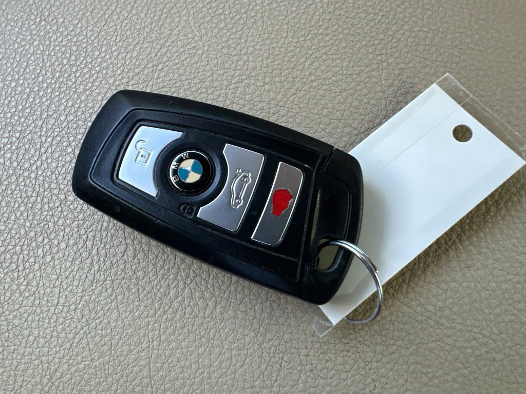 Used 2016 BMW 320i Sedan RWD image 18