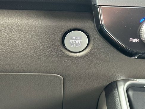 New 2025 Kia Carnival FWD image 18