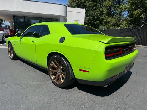 Used 2015 Dodge Challenger SRT w/ Technology Group RWD image 3