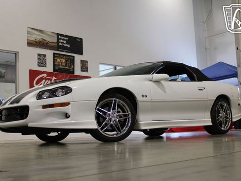 Used 2001 Chevrolet Camaro Z28 w/ SS Performance/Appearance Pkg image 4