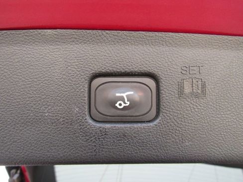 Used 2020 Ford Edge Titanium image 26