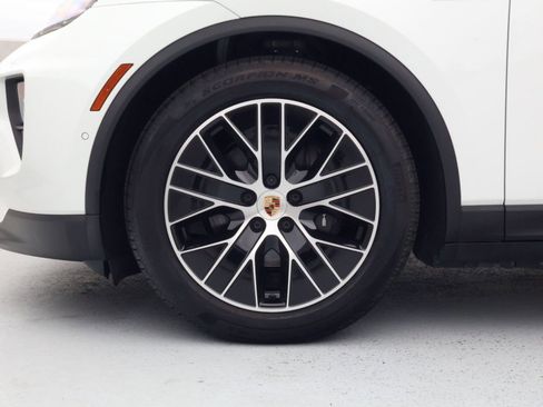 Certified 2025 Porsche Macan Electric RWD image 24
