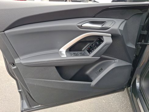 Used 2025 Audi Q5 Premium w/ Convenience Package image 12