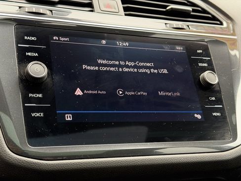 Used 2022 Volkswagen Tiguan SE image 9