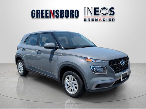 Used 2021 Hyundai Venue SE FWD image 7