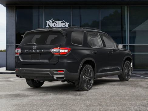 Used 2025 Honda Pilot Black Edition image 2