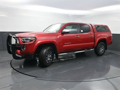 Used 2020 Toyota Tacoma Limited image 23