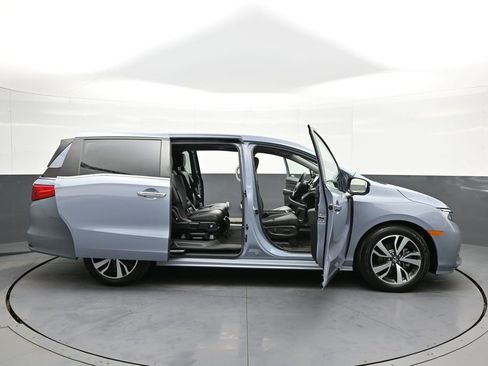Used 2023 Honda Odyssey Touring image 45