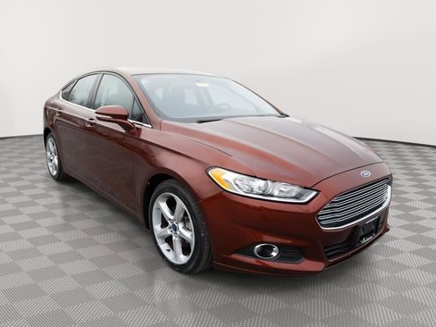 Used 2016 Ford Fusion SE image 3