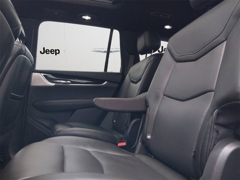 Used 2021 Cadillac XT6 Premium Luxury image 12