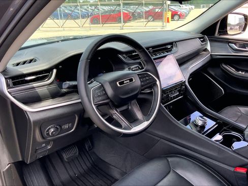 Used 2022 Jeep Grand Cherokee L Limited image 17