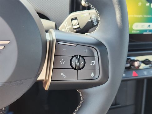 Used 2025 MINI Cooper 2-Door Hardtop image 21