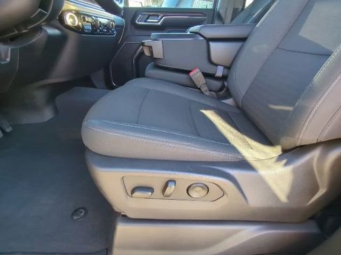 Used 2025 Chevrolet Silverado 2500 LT w/ Convenience Package image 15