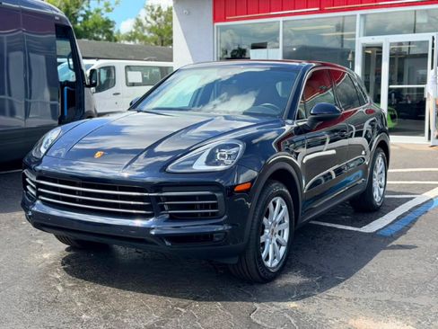 Used 2023 Porsche Cayenne AWD/4WD image 3