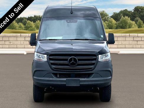 Used 2024 Mercedes-Benz Sprinter 2500 image 3