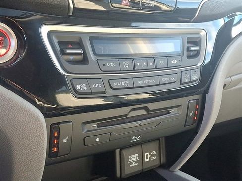 Certified 2021 Honda Pilot Touring image 18