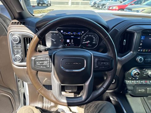 Used 2020 GMC Sierra 1500 Denali w/ Denali Ultimate Package AWD/4WD image 18