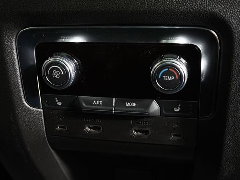 Used 2026 GMC Yukon Denali w/ Denali Reserve Package AWD/4WD image 13