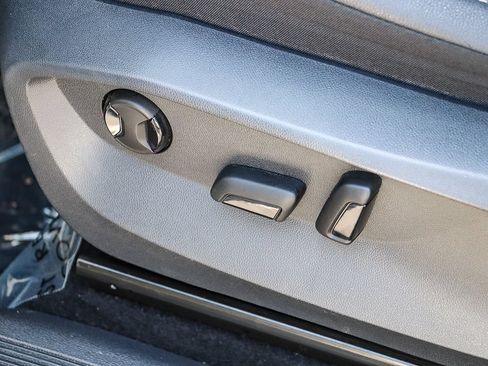 Certified 2022 Volkswagen Tiguan SE FWD image 20