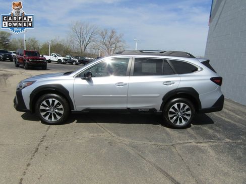 Used 2025 Subaru Outback Limited AWD/4WD image 2