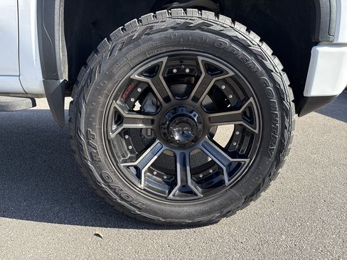 Used 2022 GMC Sierra 1500 AT4 w/ AT4 Premium Package image 13