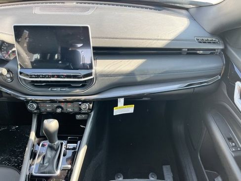 New 2026 Jeep Compass Limited image 9