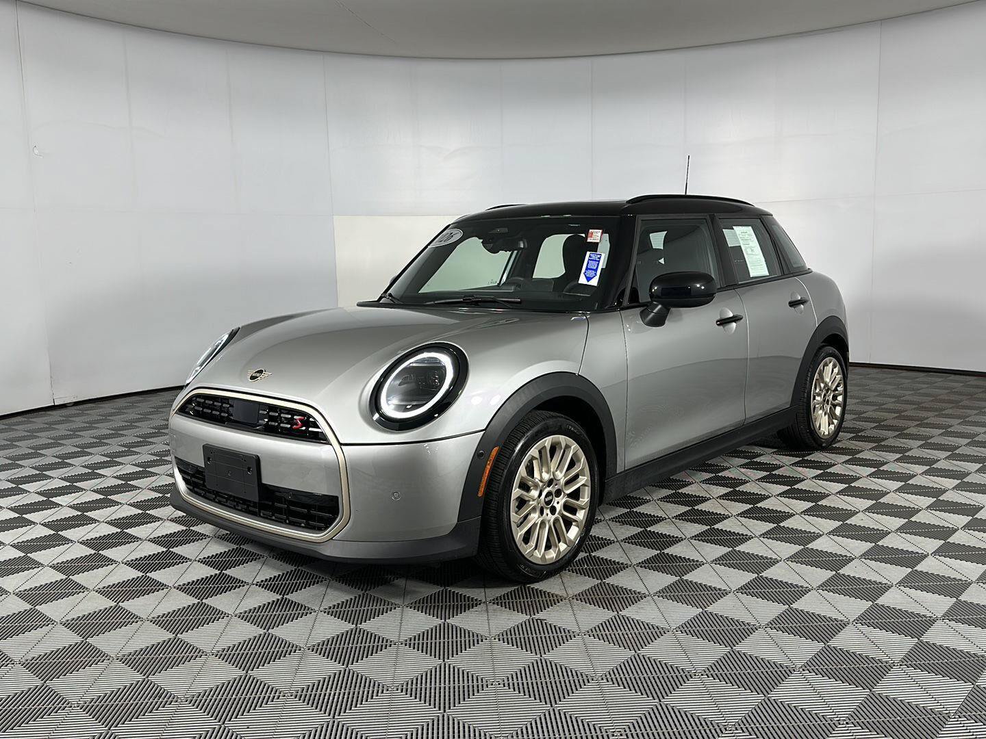 Used 2026 MINI Cooper 2-Door Hardtop FWD image 6