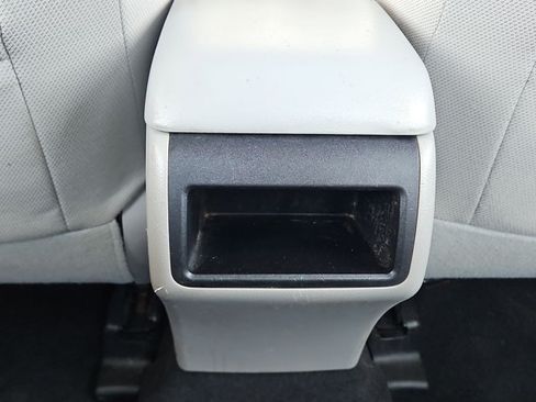 Used 2012 Toyota Camry LE FWD image 13