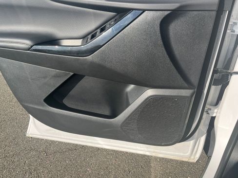 Used 2025 Chevrolet Equinox LT FWD image 18